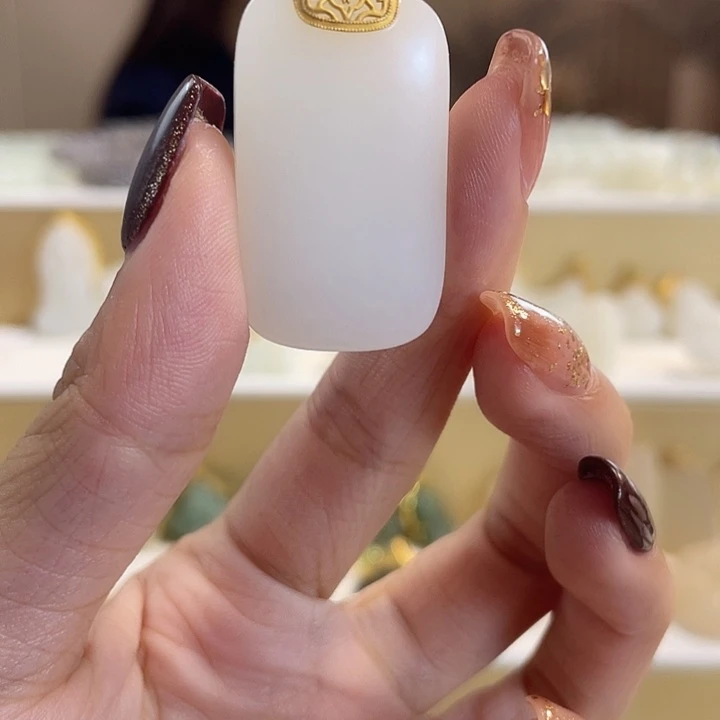 和田玉18K金镶嵌颈饰