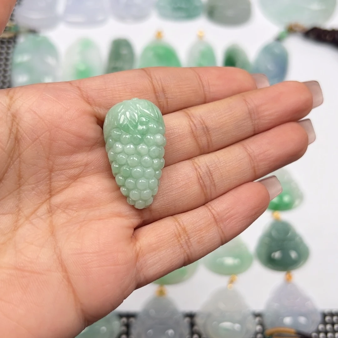 翡翠未镶嵌颈饰葡萄