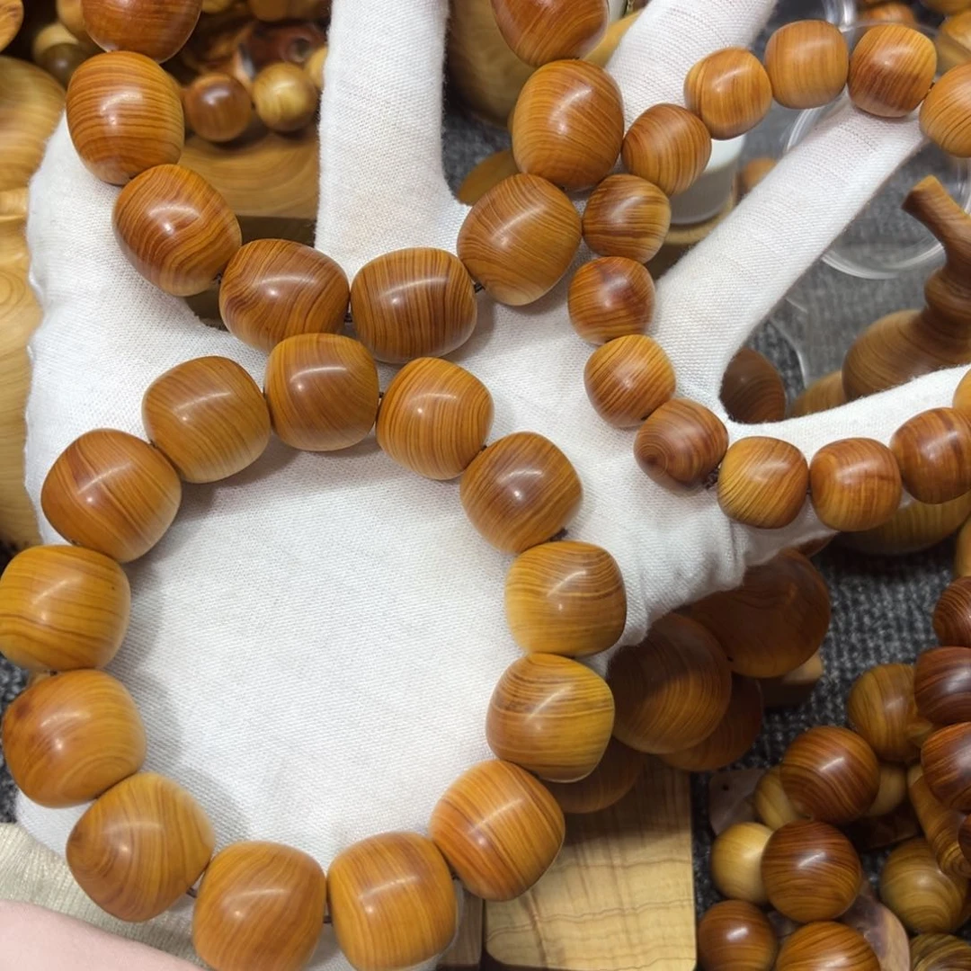 柏木（崖柏）跃**动太行崖柏