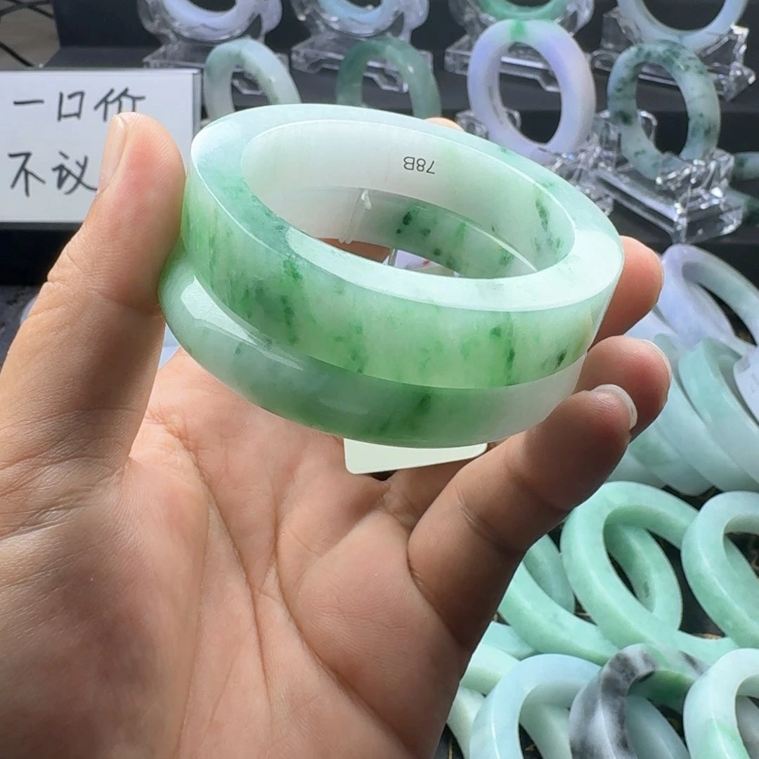 未镶嵌手镯定制翡翠冰飘阳绿花