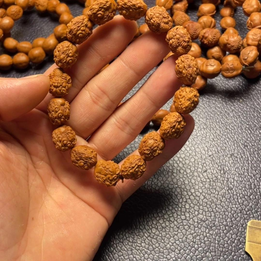 龙纹桃核雕刻瑕疵貔恘