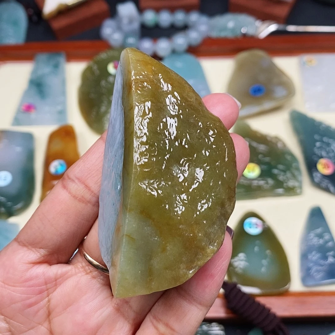 翡翠颈饰未镶嵌翡翠