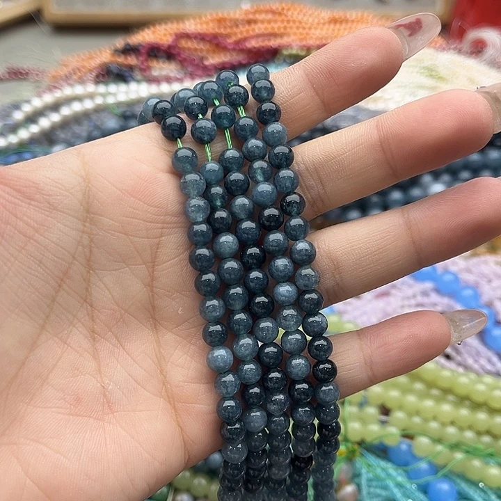 玛瑙/玉髓珠宝半成品未镶嵌一条6mm左右蓝翡珠