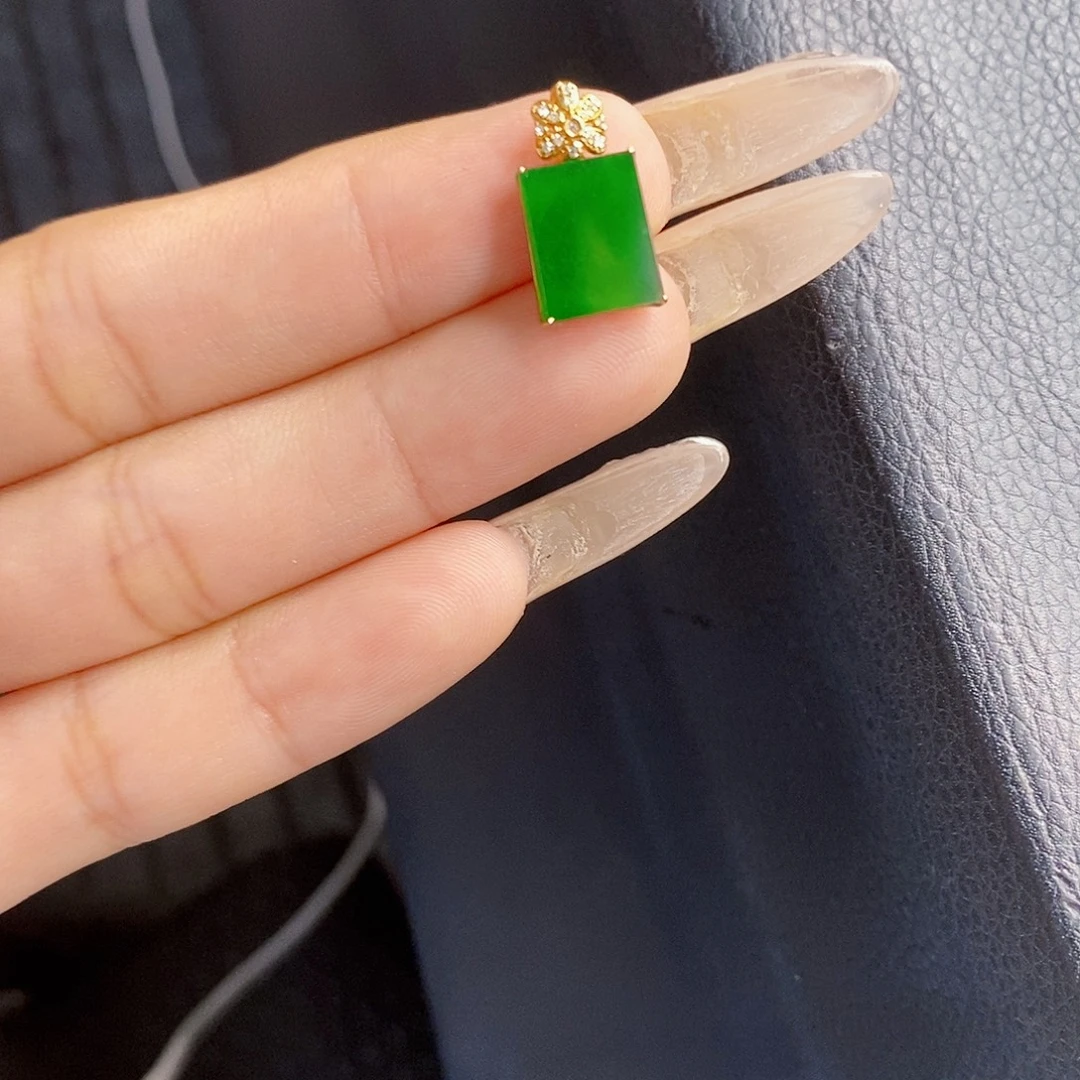 翡翠18K金镶嵌颈饰翡翠
