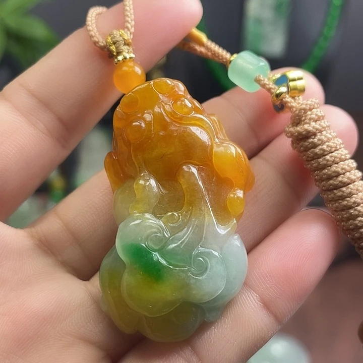 翡翠未镶嵌吊坠(赠链)