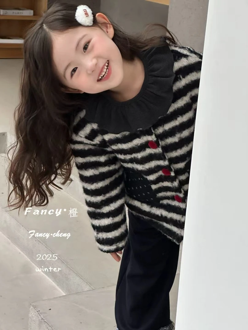 25深秋冬款-条纹毛毛外套木耳边打底花边休闲裤三件套装-250050