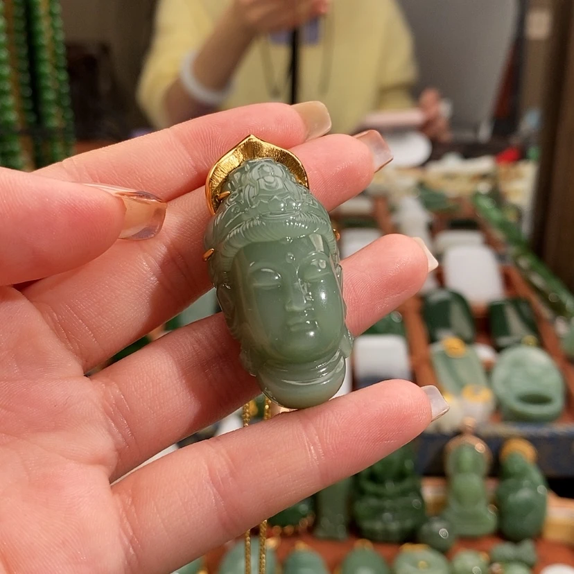 【闪购商品】吊坠(赠链)18K金镶嵌和田玉