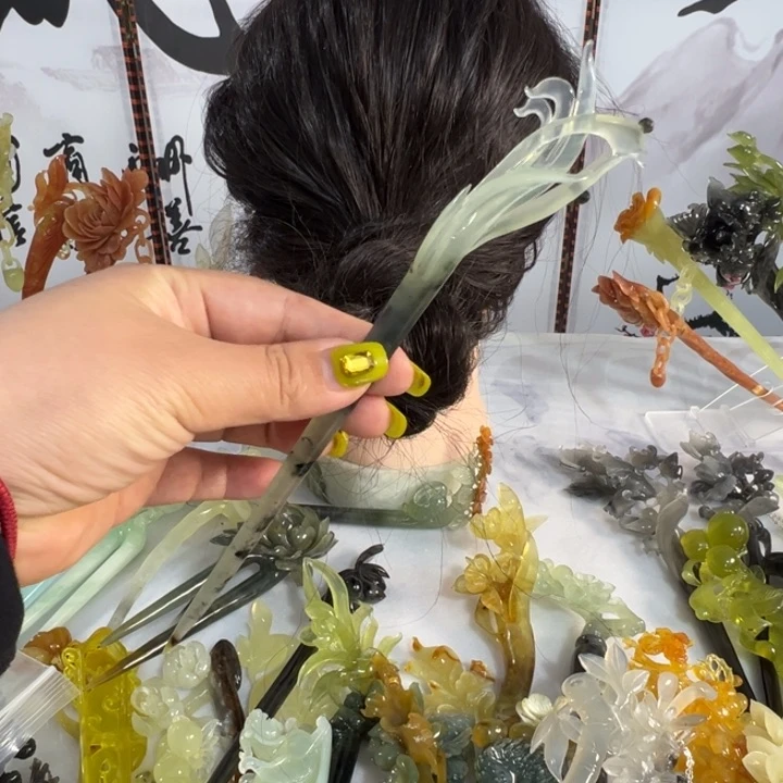 蛇纹石玉未镶嵌发饰辞****就