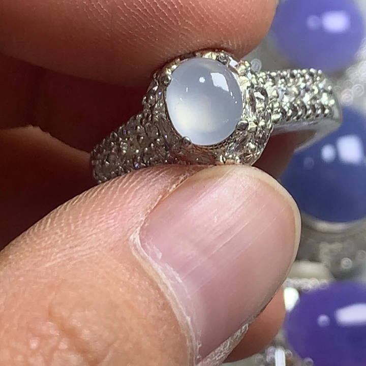 翡翠未镶嵌戒指铜托，卖裸石，需要二次镶嵌