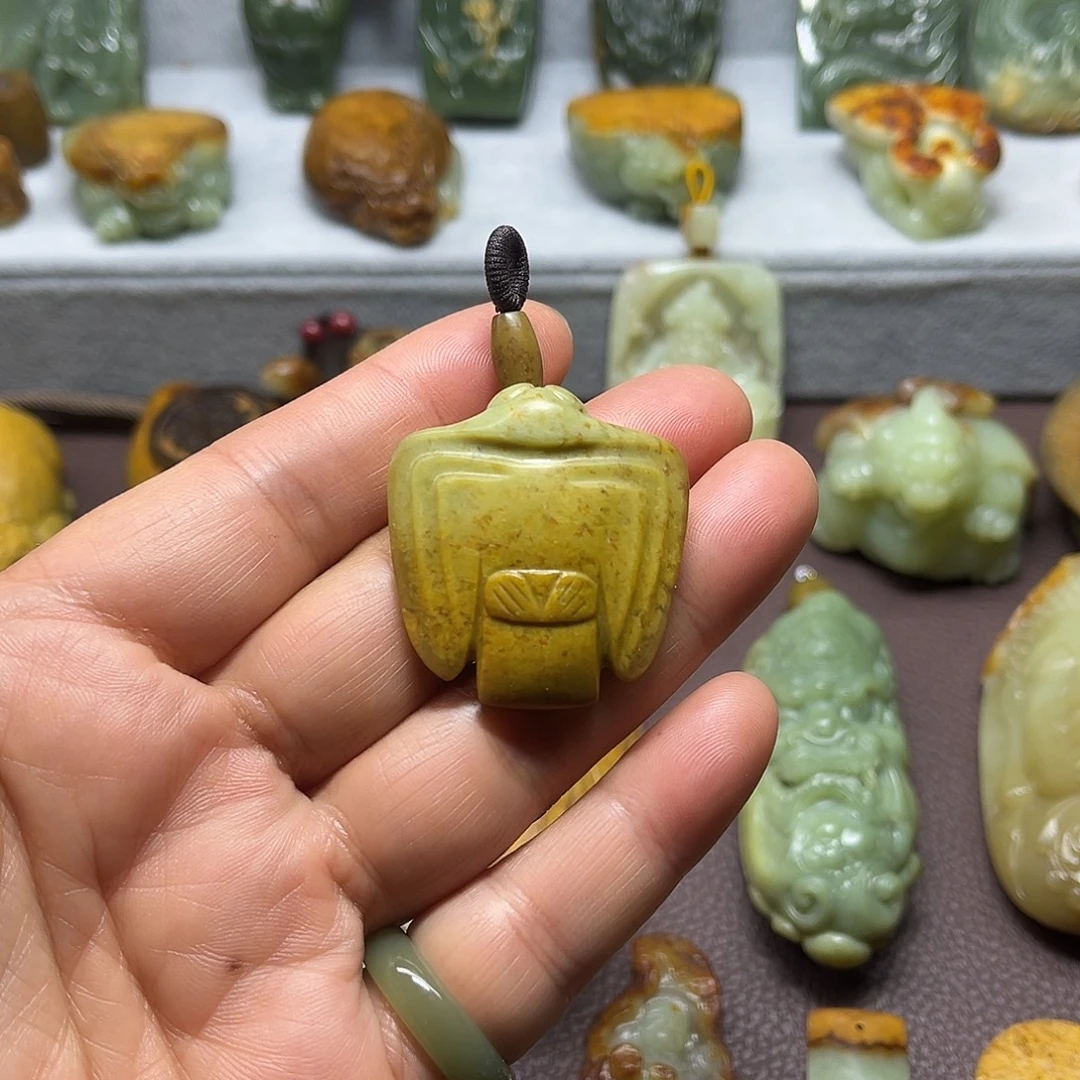 岫岩河磨玉（透闪石质玉）未镶嵌颈饰