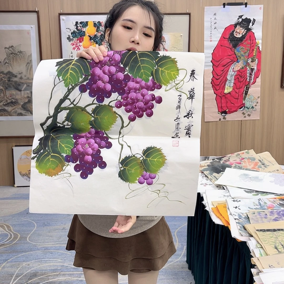 国画00后美女卖字画