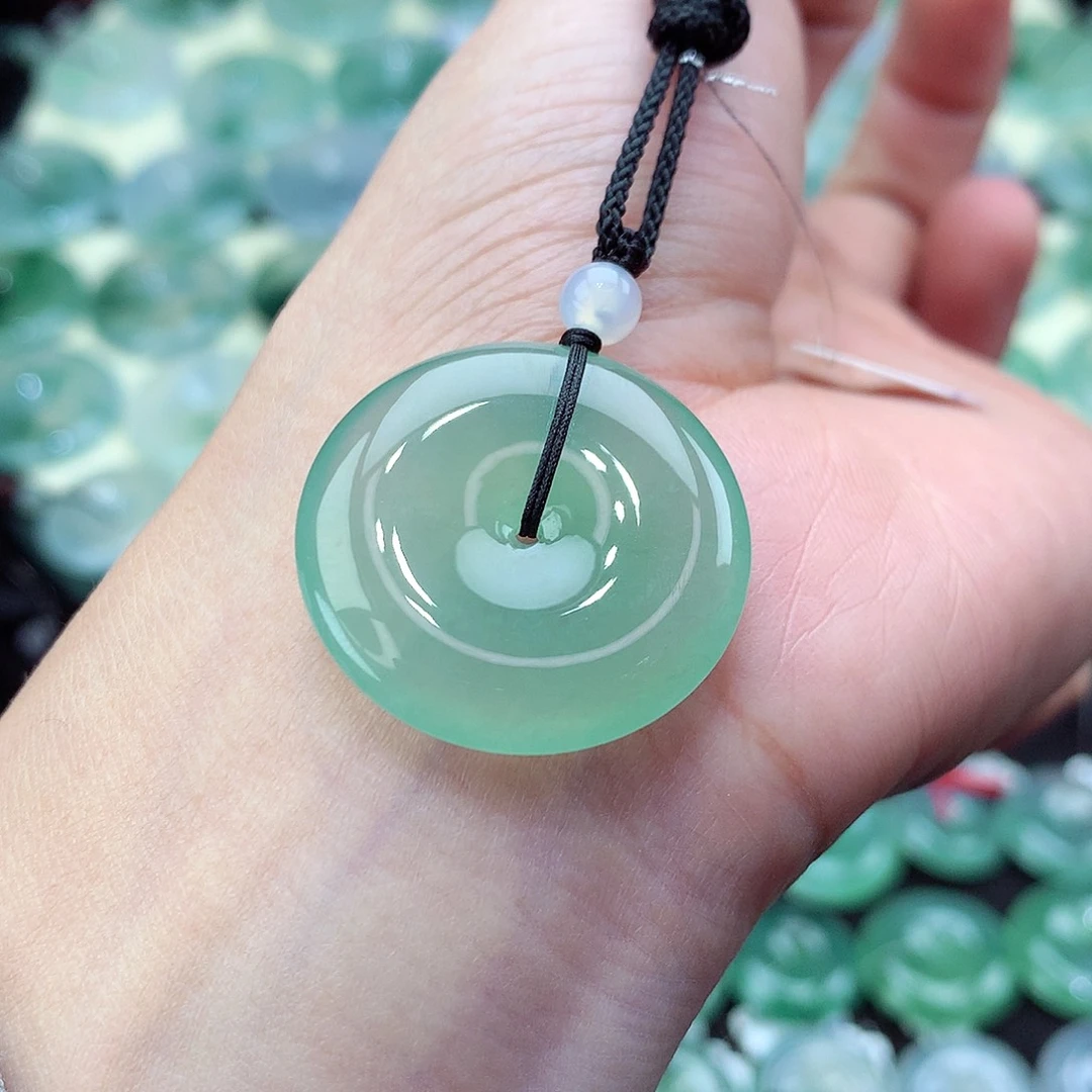 翡翠颈饰未镶嵌编号68。尺寸26.9-5.5