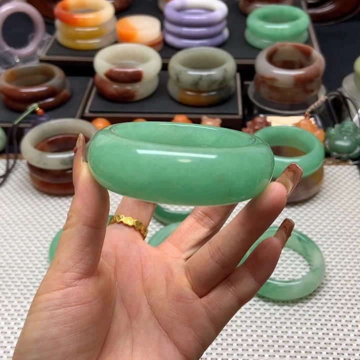 石英质玉未镶嵌手镯