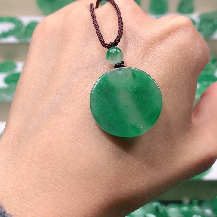 颈饰未镶嵌石英质玉