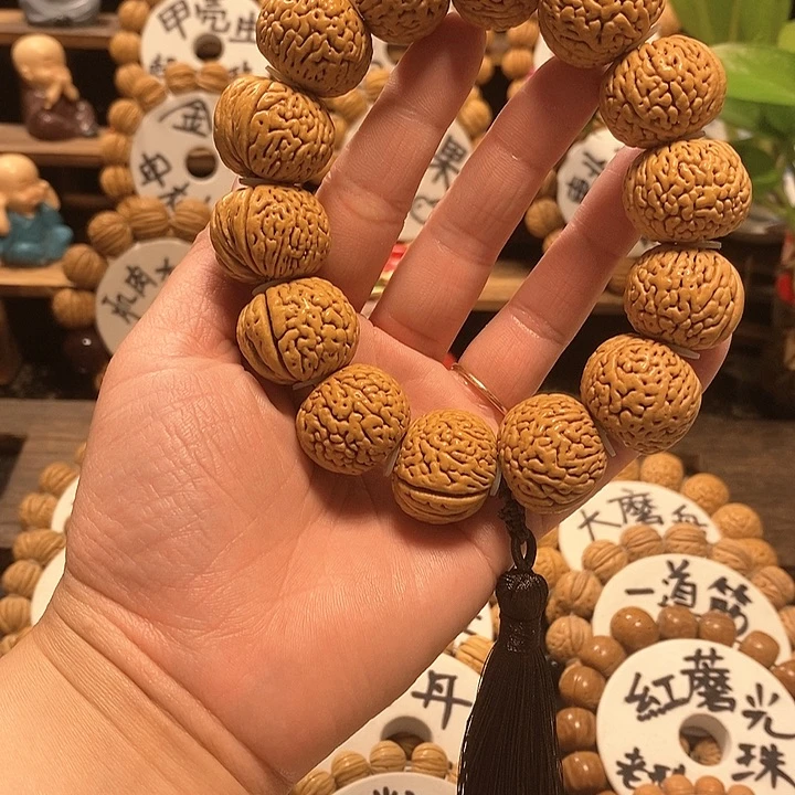 【闪购商品】八**亿桃核白月光核桃手串