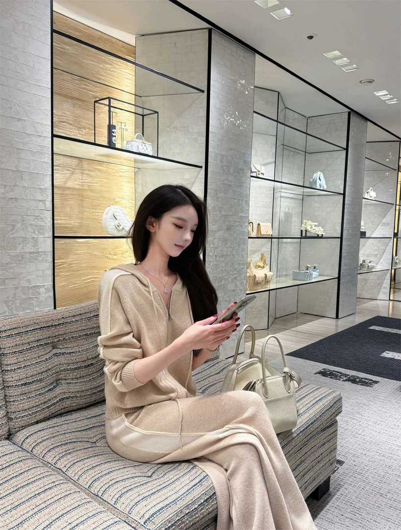 【老钱静奢】2025秋季新款高级感慵懒风连帽针织开衫+休闲裤两件套