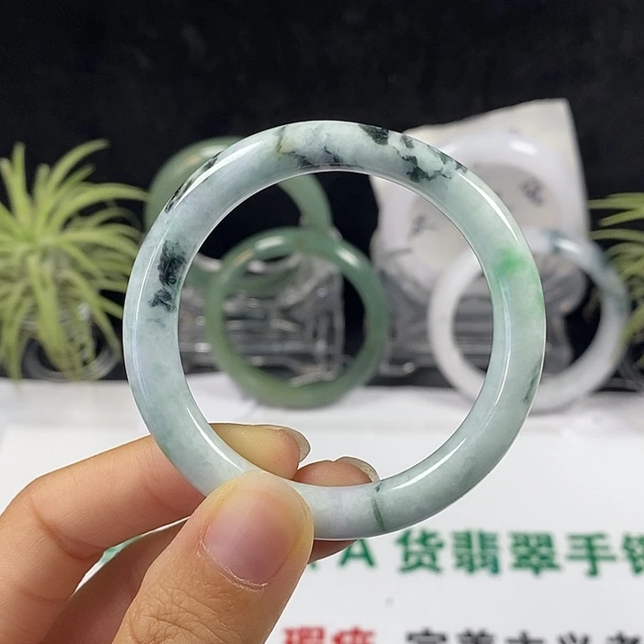 未镶嵌手镯翡翠35号。 44圈
