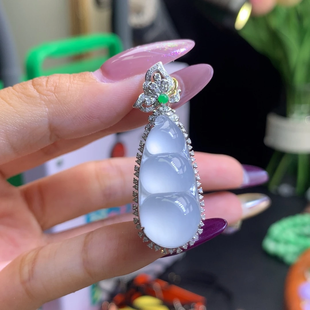 颈饰18K金镶嵌翡翠