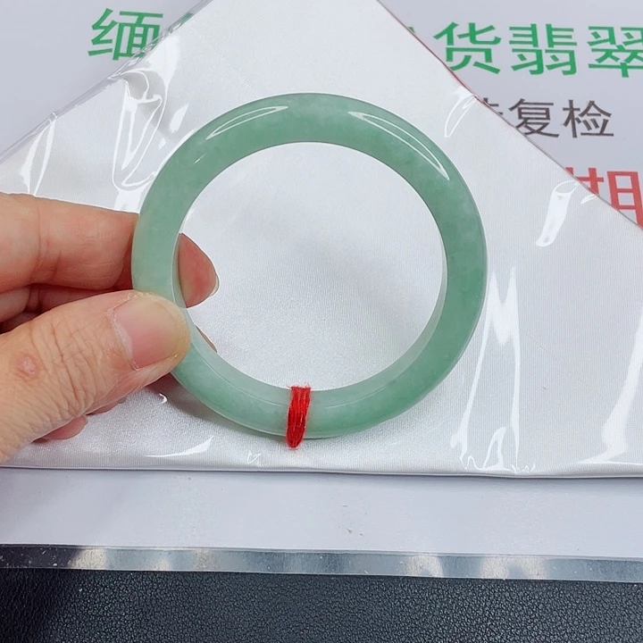 心***处未镶嵌手镯翡翠翡翠手镯
