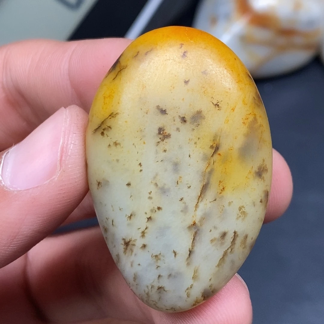 和田玉（糖玉）未镶嵌把件