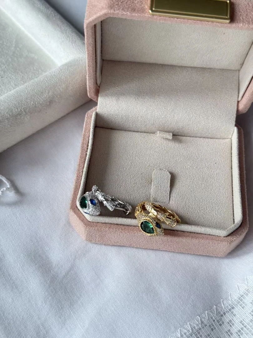 925银耳饰 通体925银，意大利精工艺工厂珠宝感满镶小蛇耳扣