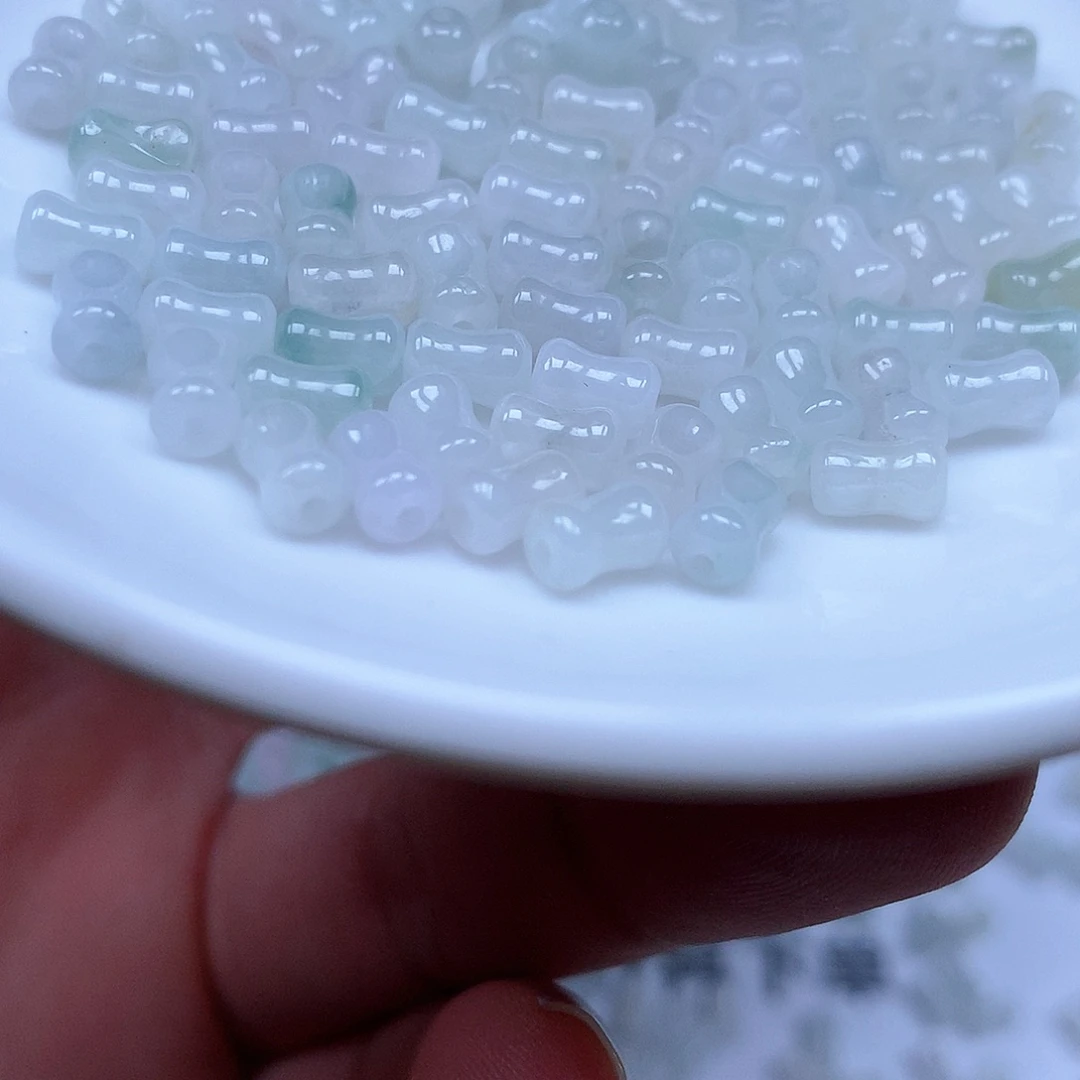 翡翠散珠翡翠翡翠卡4 X6。100颗60元