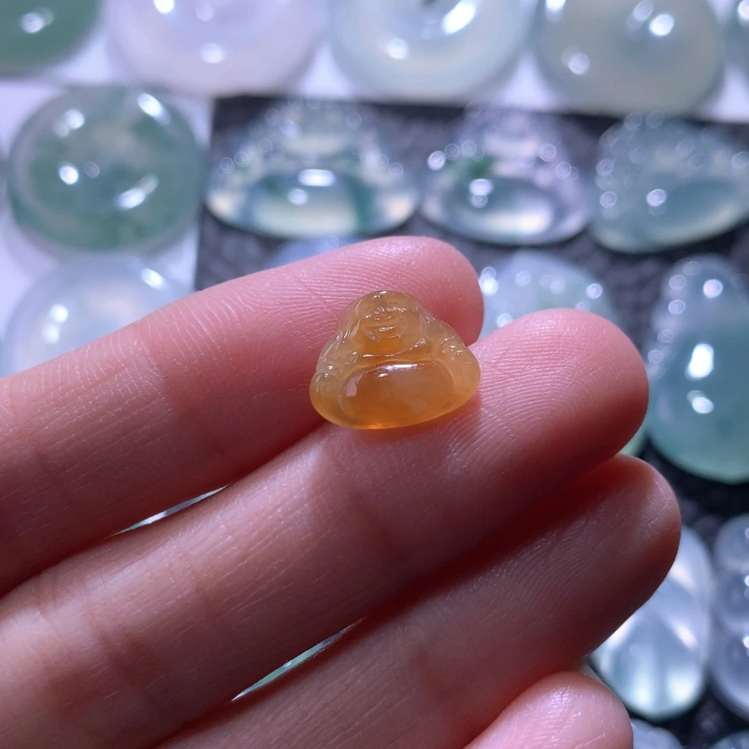 翡翠未镶嵌颈饰佛