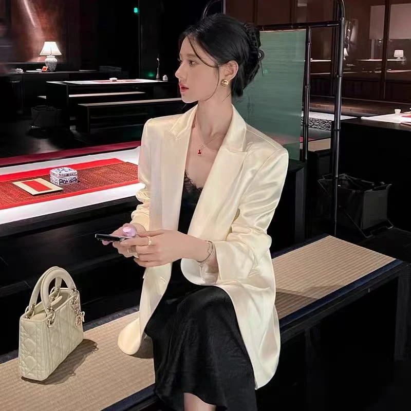 新款2025时尚韩版西装设计感优雅气质外套流光缎面显瘦百搭西服女