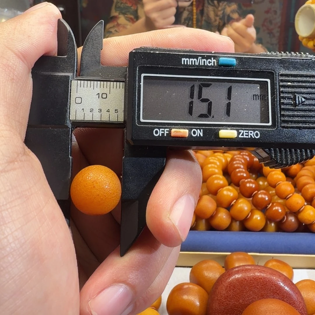 蜜蜡未镶嵌珠宝奇石