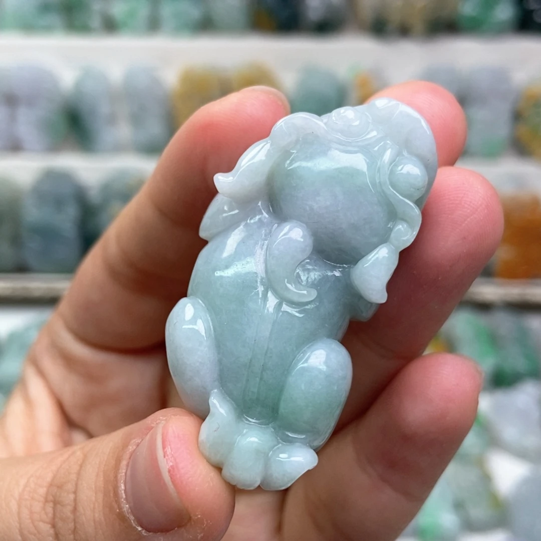 翡翠未镶嵌吊坠(赠链)