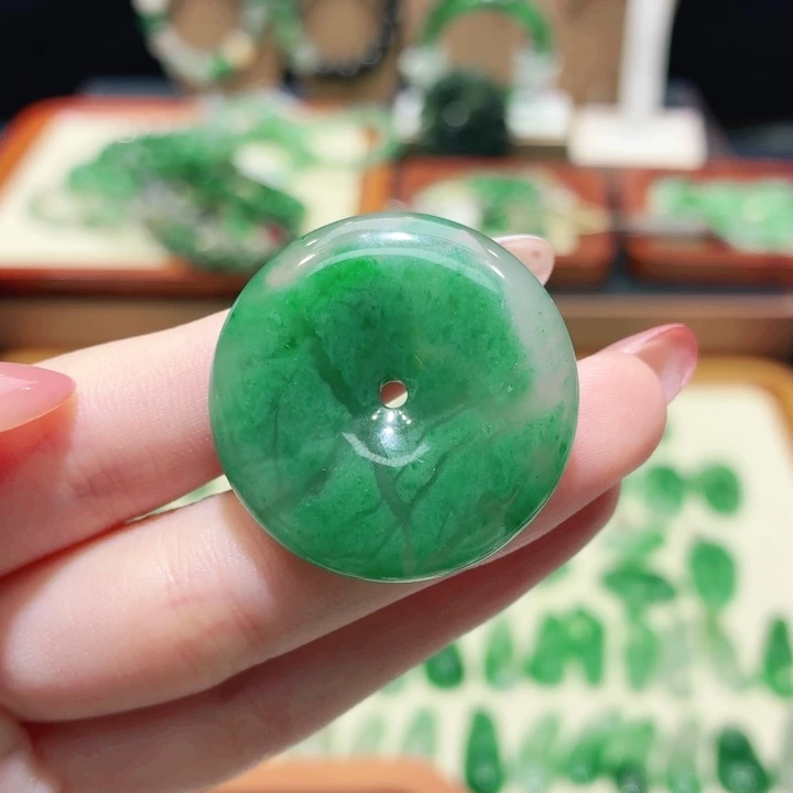 石英质玉（非洲翠）未镶嵌颈饰