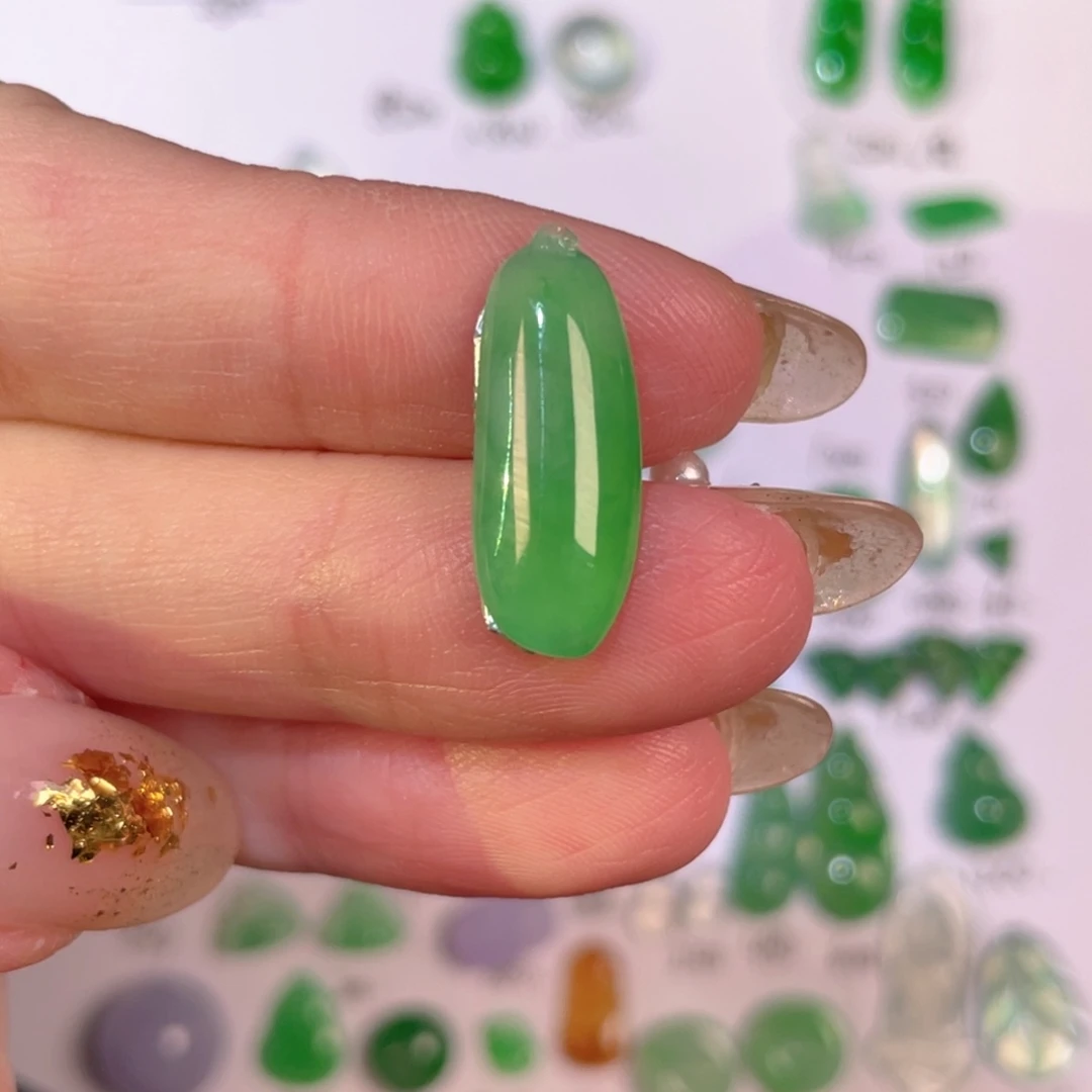 翡翠未镶嵌颈饰裸石