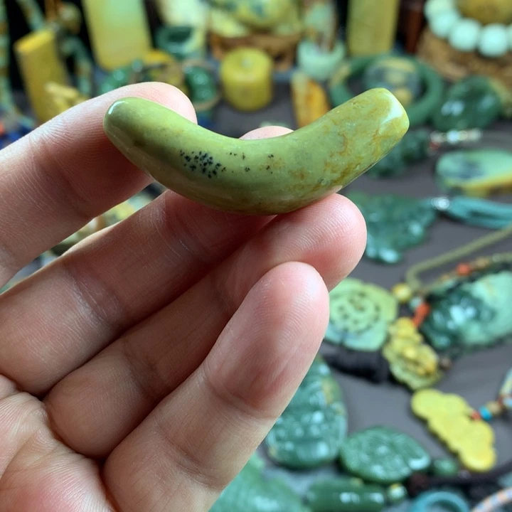 吊坠(赠链)未镶嵌岫岩河磨玉（透闪石质玉）