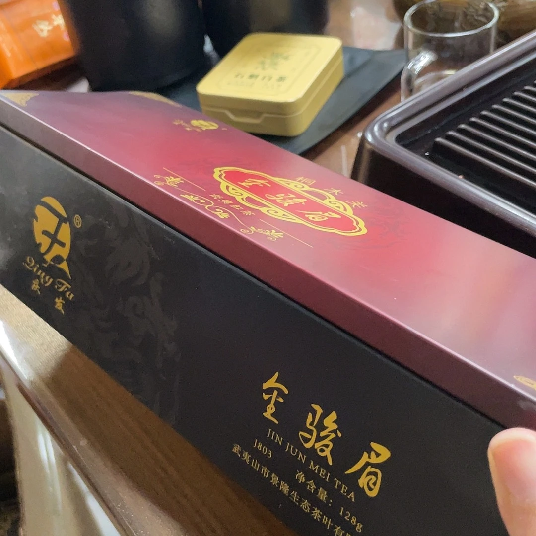 杯子里还有很多东西
