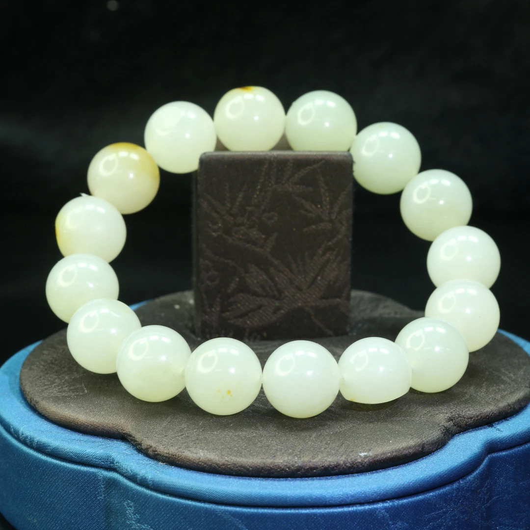 34和田玉带皮手串/500153保利厦门拍卖