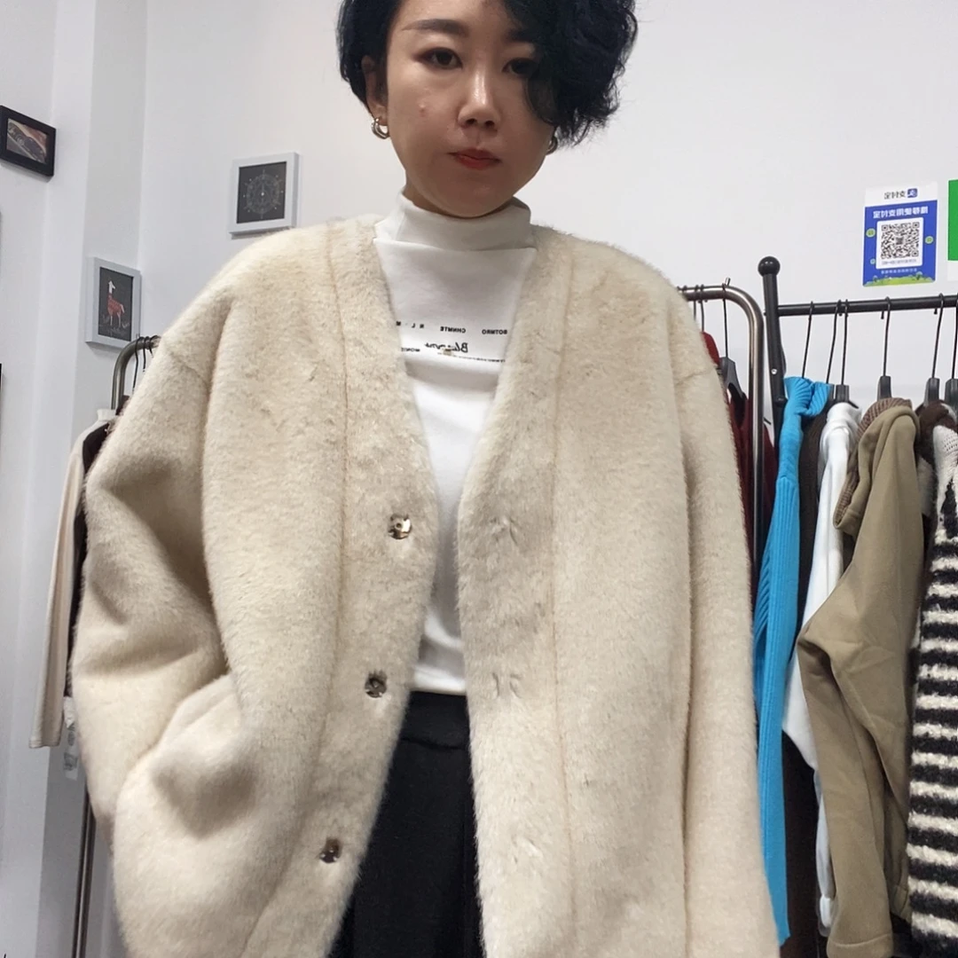 011毛毛毛V领长袖外套