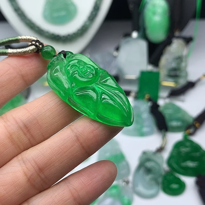翡翠未镶嵌吊坠(赠链)