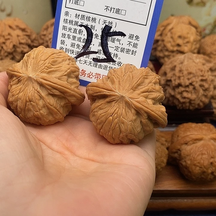 荷***财桃核吊坠磨盘狮子头42