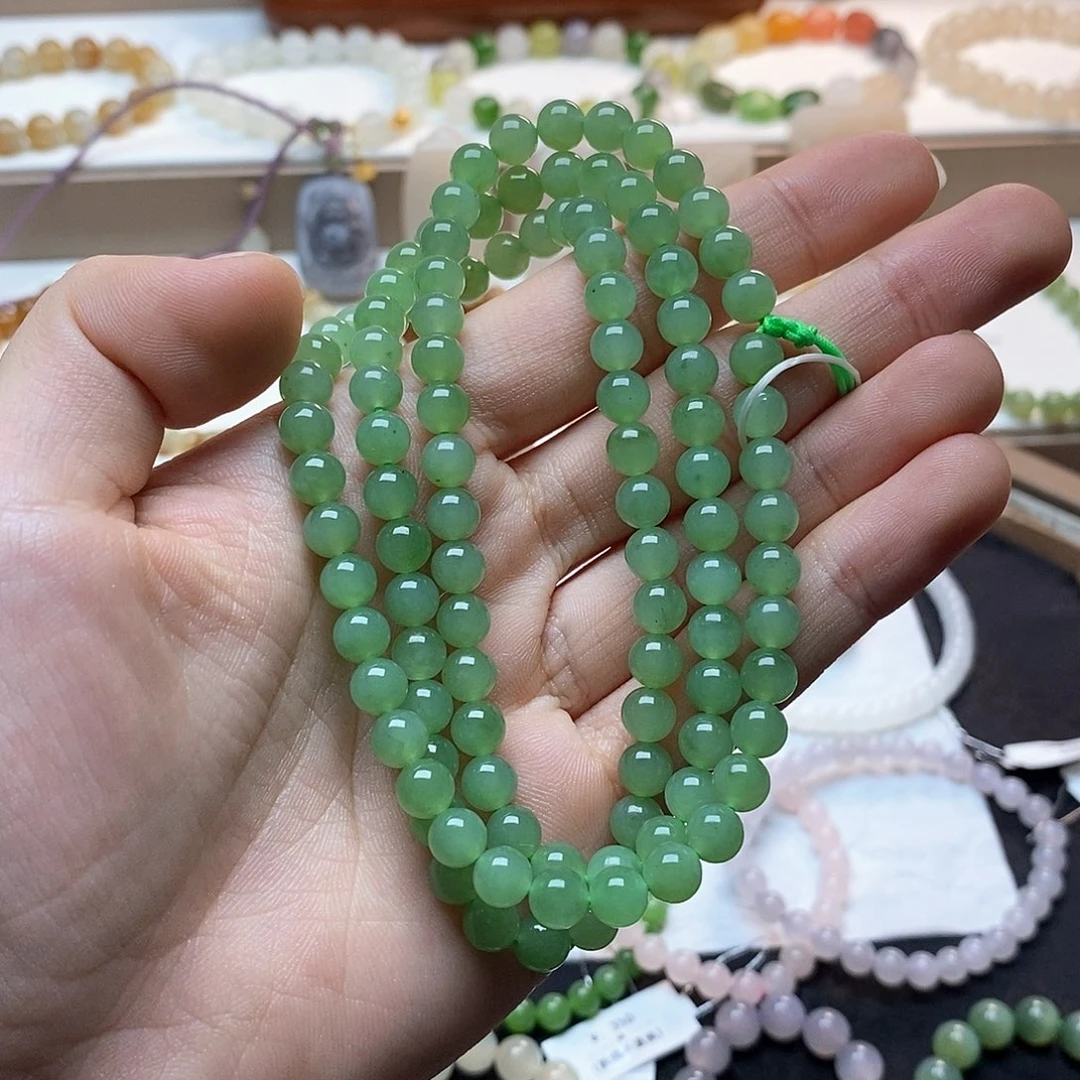 和田玉颈饰未镶嵌苹果绿卡六