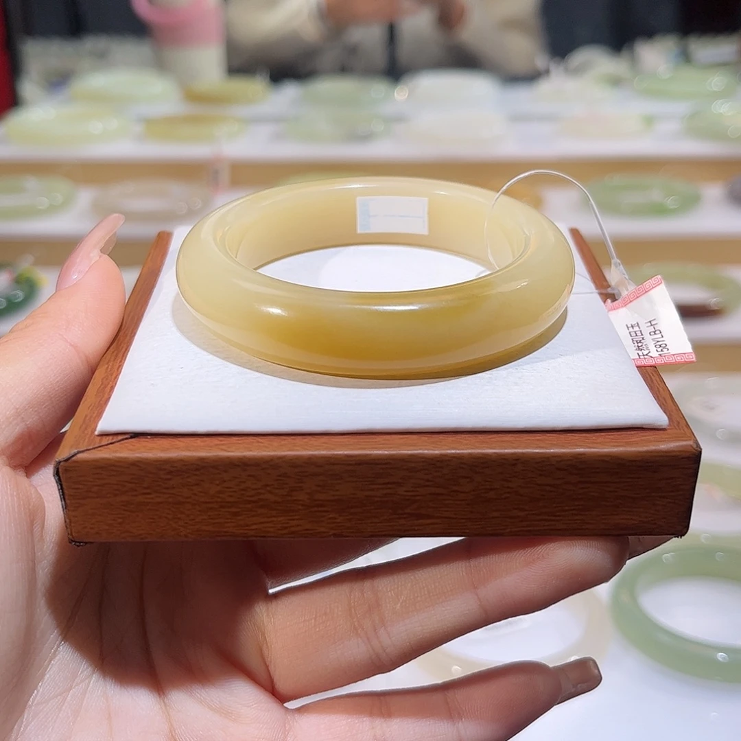 和田玉未镶嵌手镯且末糖白