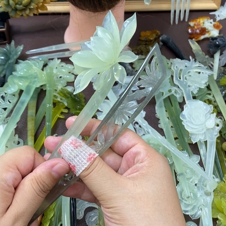 蛇纹石玉发饰未镶嵌池*