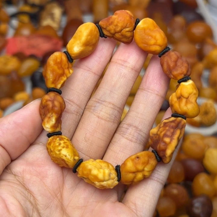琥珀未镶嵌颈饰天然蜜蜡