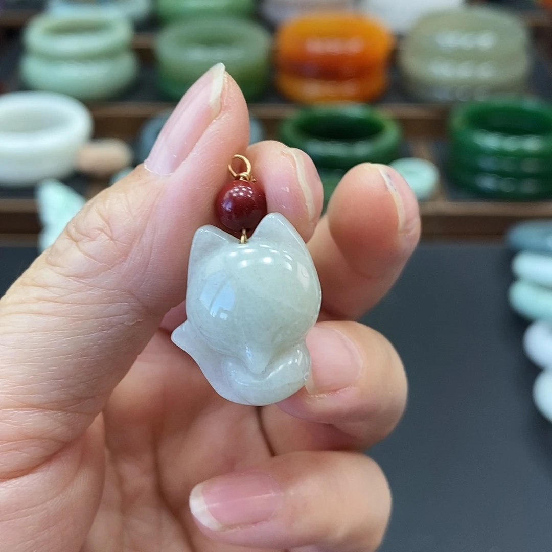 翡翠合金颈饰小狐狸吊坠