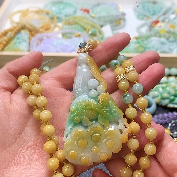 翡翠颈饰未镶嵌吊坠