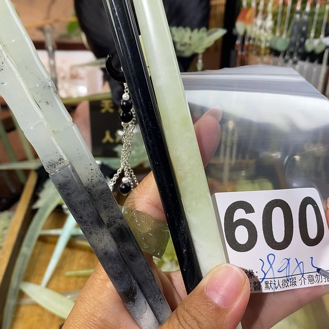 陶***玲未镶嵌蛇纹石玉发饰