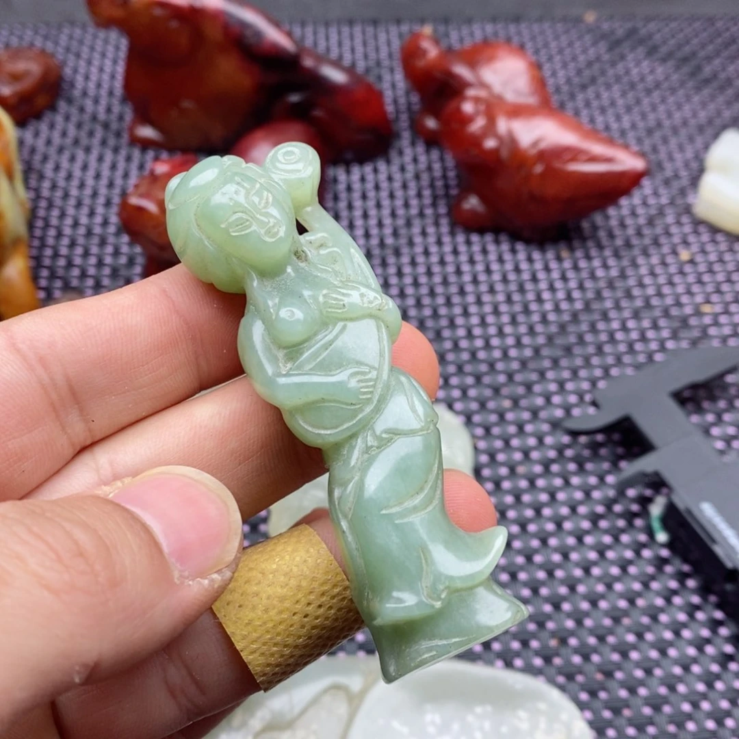 蛇纹石玉颈饰未镶嵌