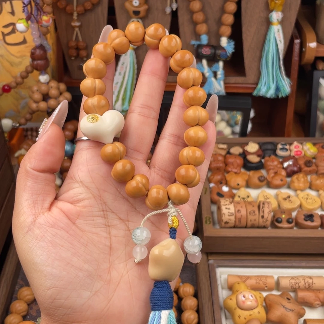 吊坠猴头核桃屁桃