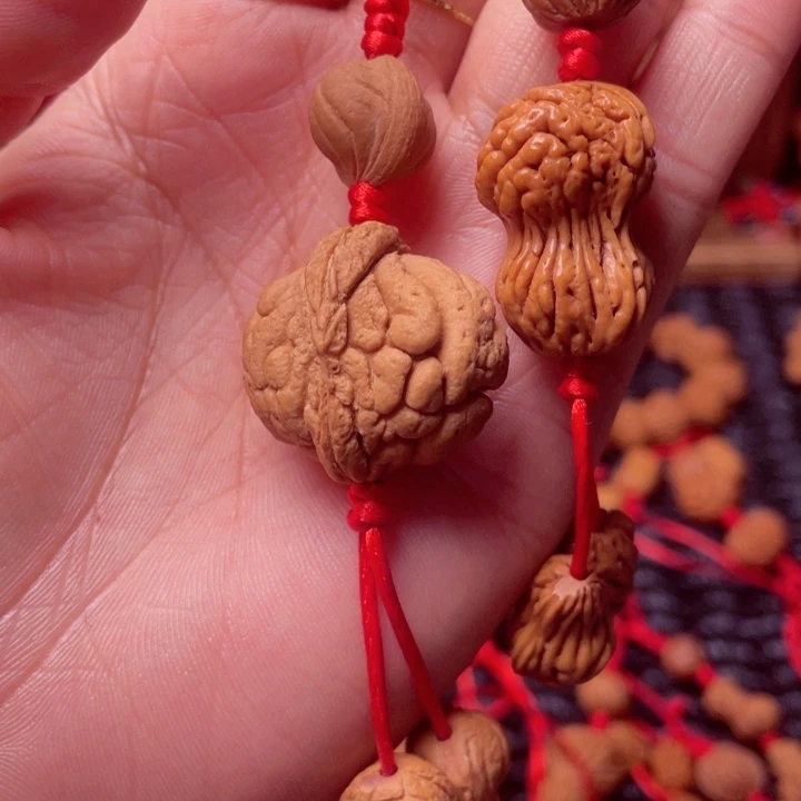 木质类龙纹桃枭挂件