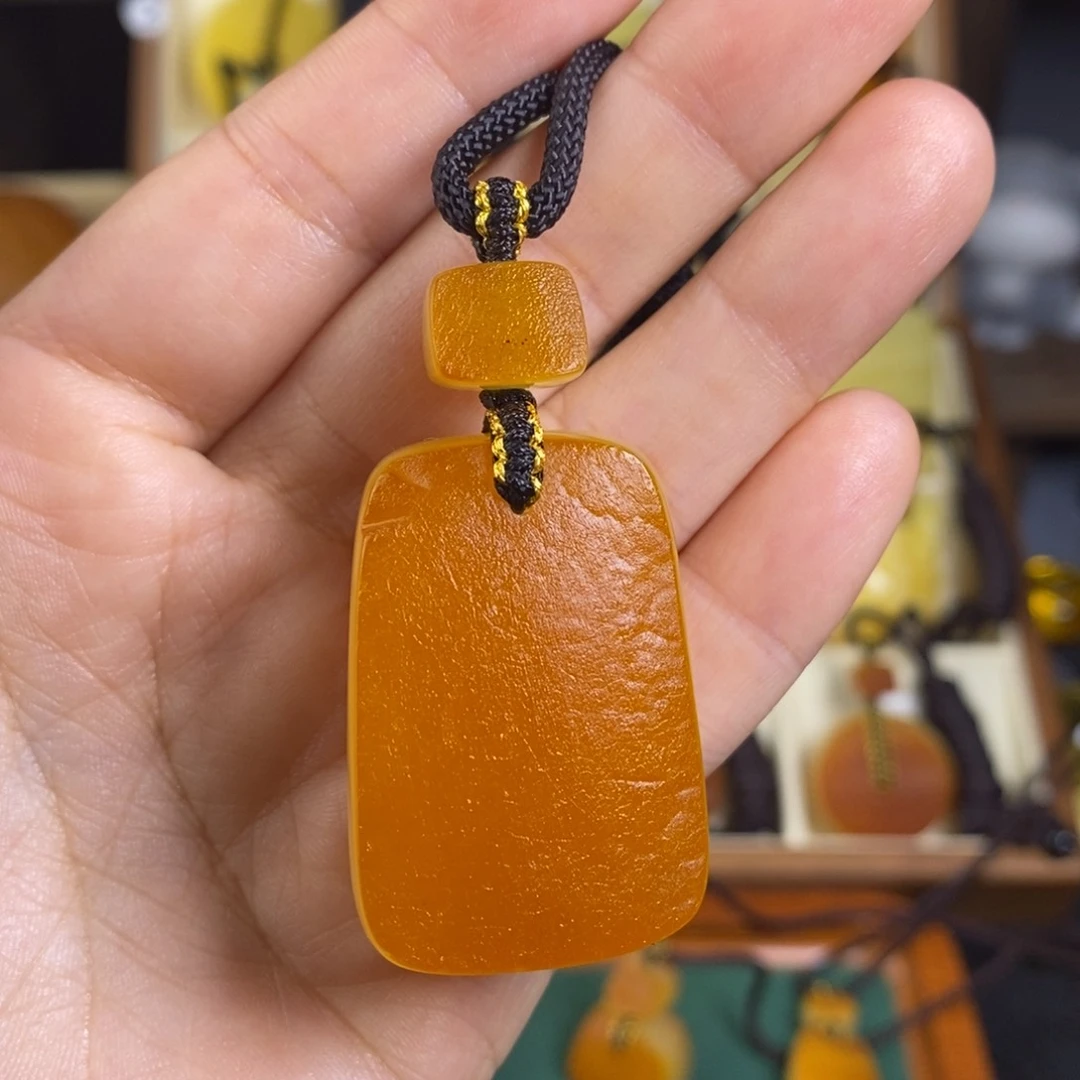 蜜蜡裸石未镶嵌剑大漠