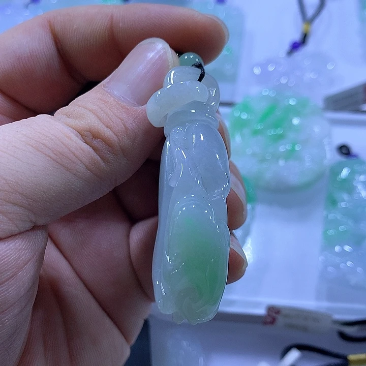 翡翠未镶嵌颈饰天然翡翠A货吊坠